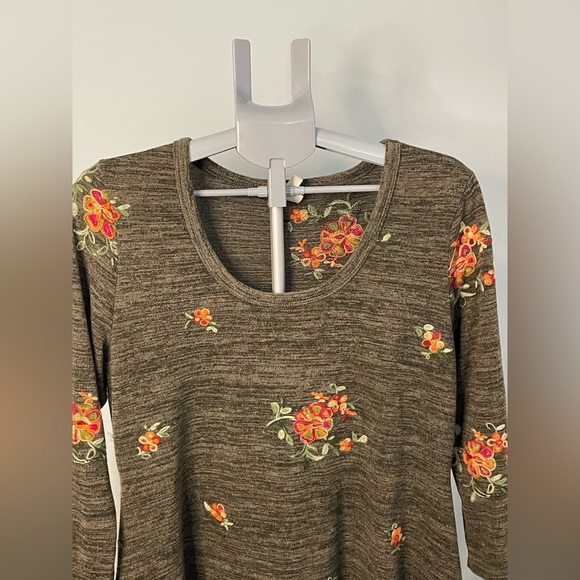 Fig and Flower Floral Embroidered Women's Top size large - Picture 5 of 10